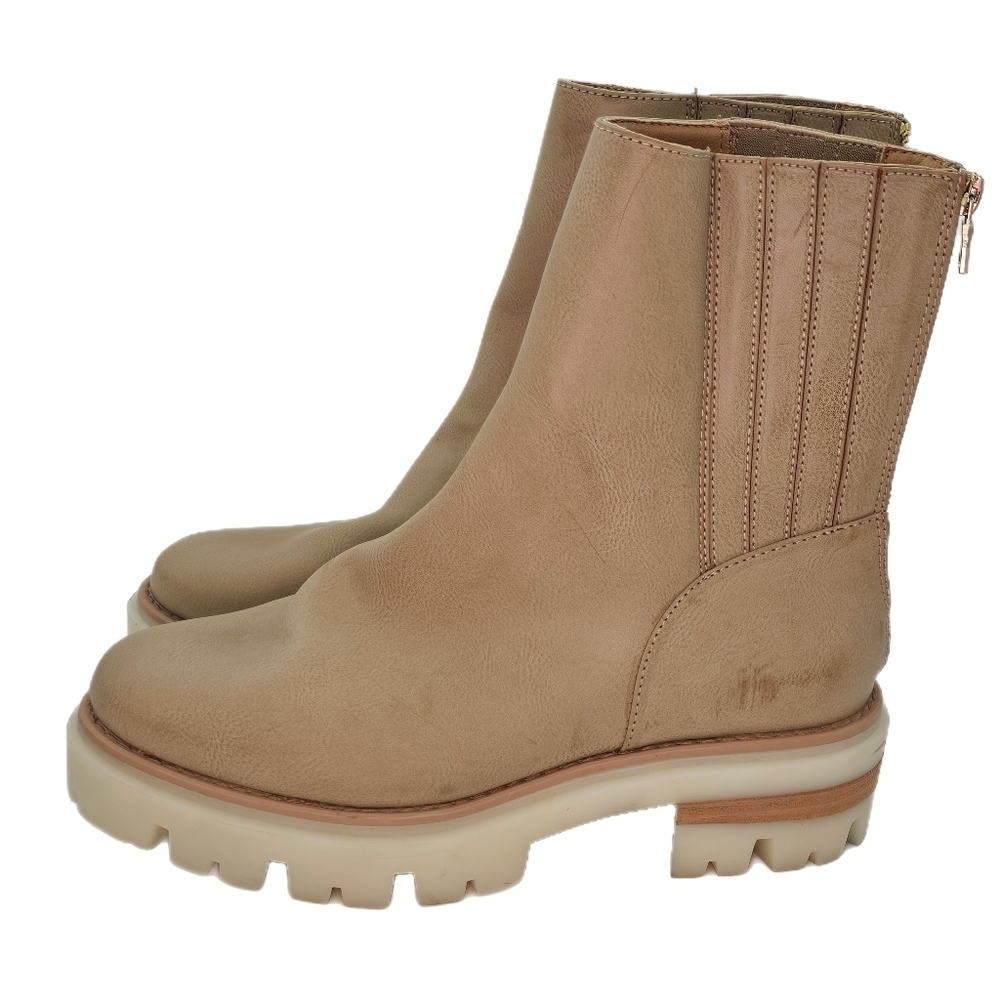KORKS Vivi Lug Sole Chelsea Boots, Tan, Size 9.5 – New Without Box